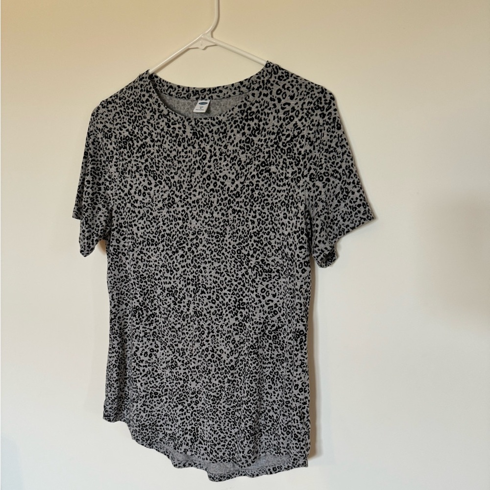 Old Navy Luxe Leopard Animal Print Crew Neck Gray & Black Patterned Women's Tee
